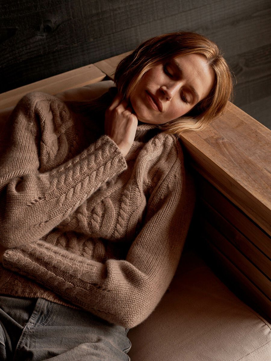 Korte cashmere sweater met kabelpatroon image number 7