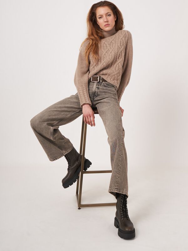 Verkürzter Zopfmuster-Pullover aus Kaschmir image number 1