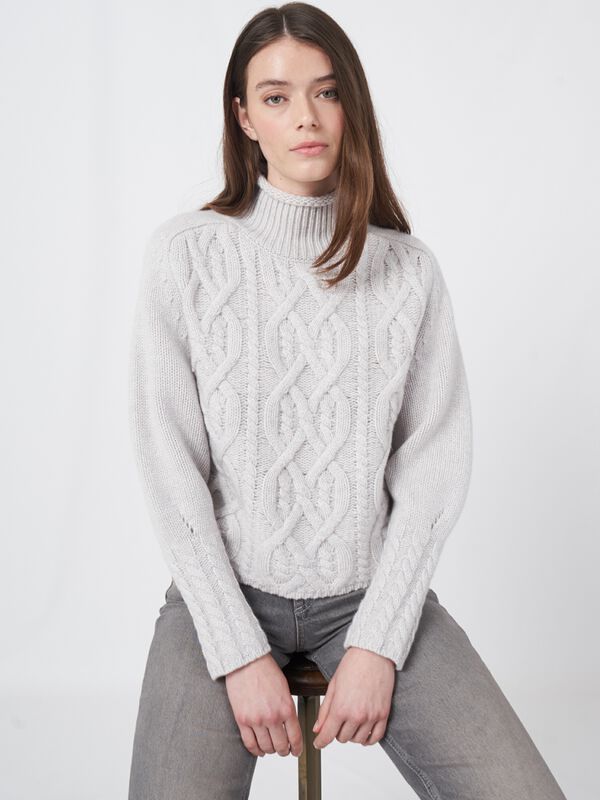 Cropped cable knit cashmere sweater image number 0