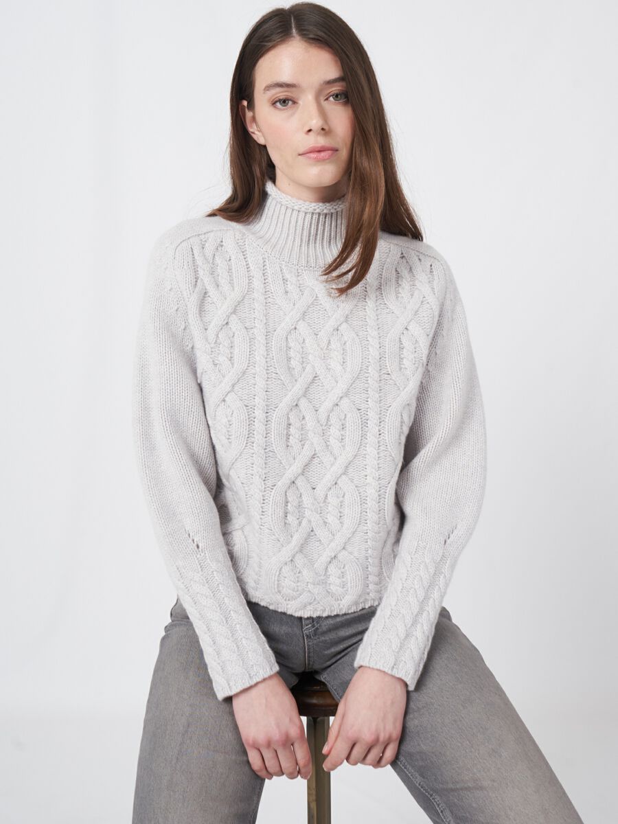 Korte cashmere sweater met kabelpatroon image number 0