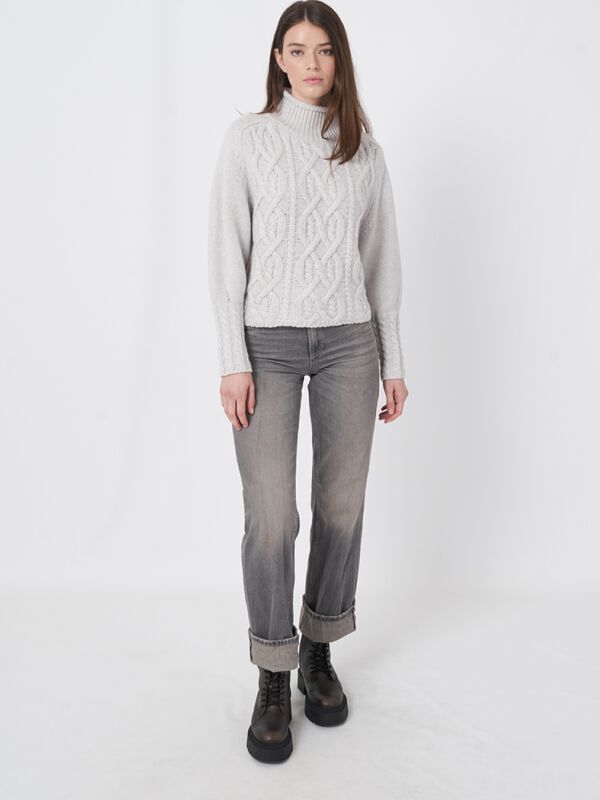 Cropped cable knit cashmere sweater image number 4
