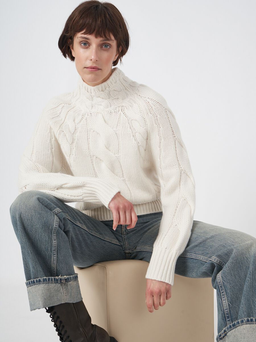 Chunky cable knit cashmere sweater image number 0