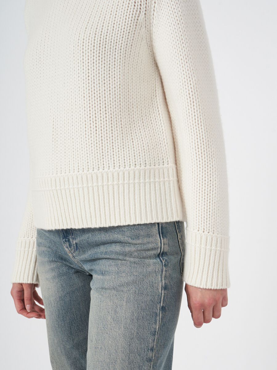 Grof gebreide cashmere trui met geribde opstaande kraag image number 3