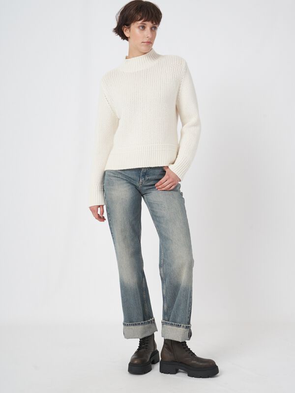 Pull en cachemire épais avec col montant côtelé image number 4