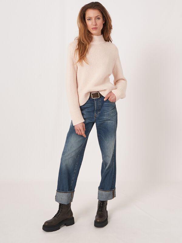 Grof gebreide cashmere trui met geribde opstaande kraag image number 4