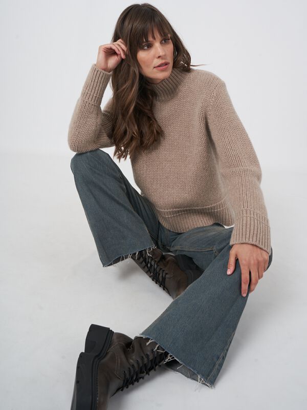 Pull en cachemire épais avec col montant côtelé image number 0