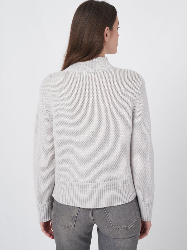 Grof gebreide cashmere trui met geribde opstaande kraag image number 3