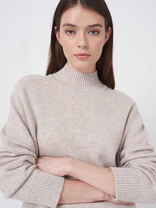 Pull ample à col montant en cachemire