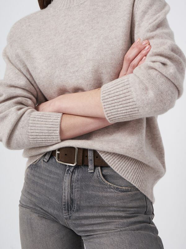 Locker sitzender Kaschmir-Pullover mit hohem Kragen image number 2