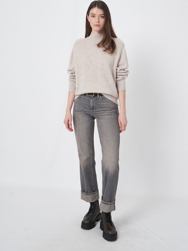 Locker sitzender Kaschmir-Pullover mit hohem Kragen image number 4