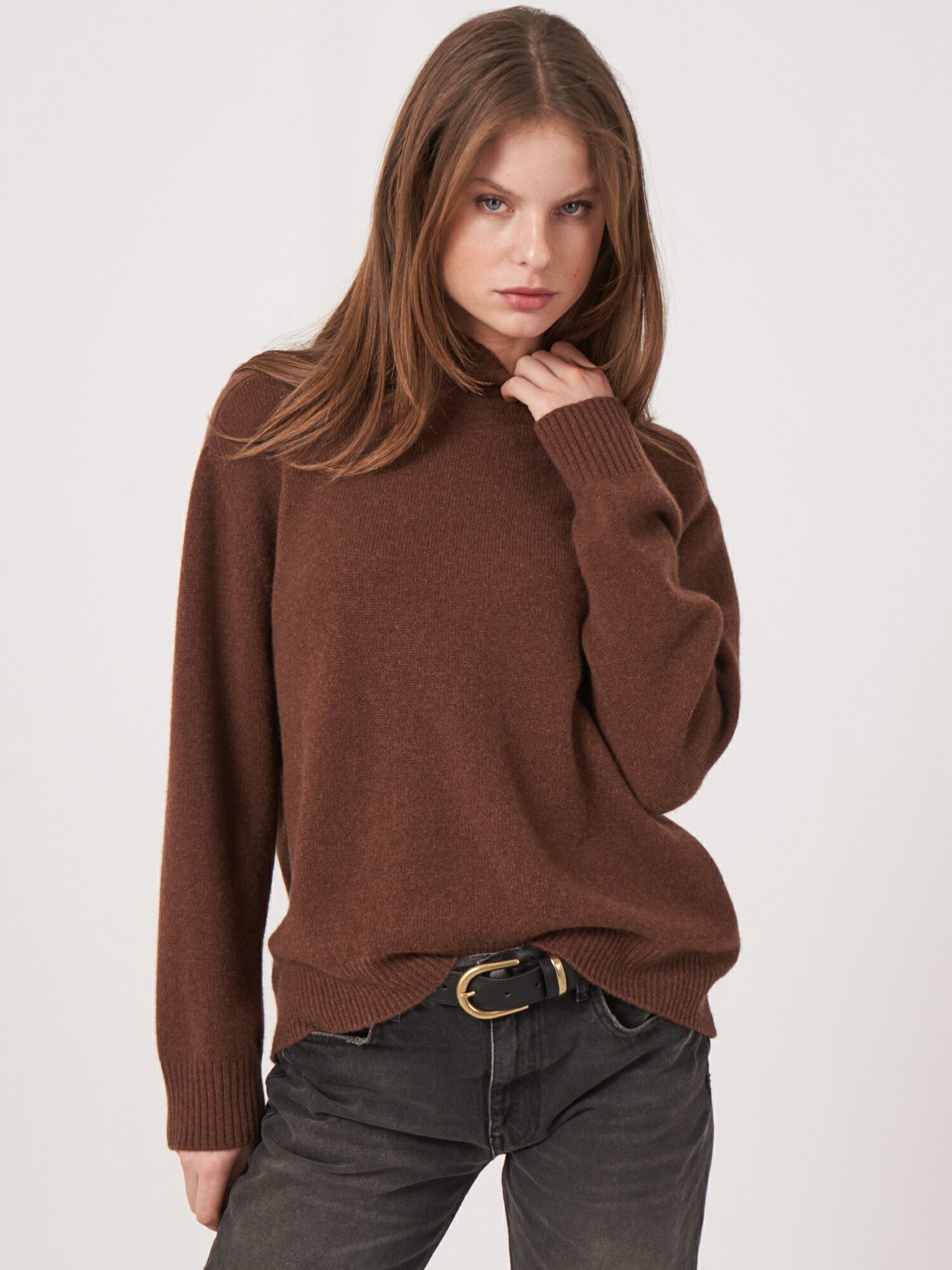 Loose fit high neck cashmere sweater