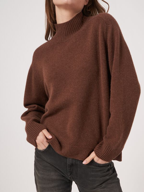 Loose fit high neck cashmere sweater image number 1