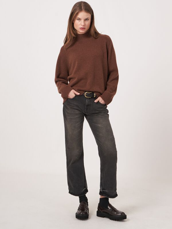 Loose fit high neck cashmere sweater image number 4