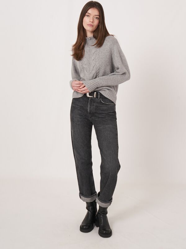 Cashmere trui met opstaande kraag en kabeldetail image number 5