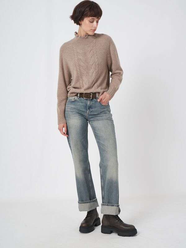 Kaschmir-Pullover mit hohem Kragen und Zopfdetail image number 4