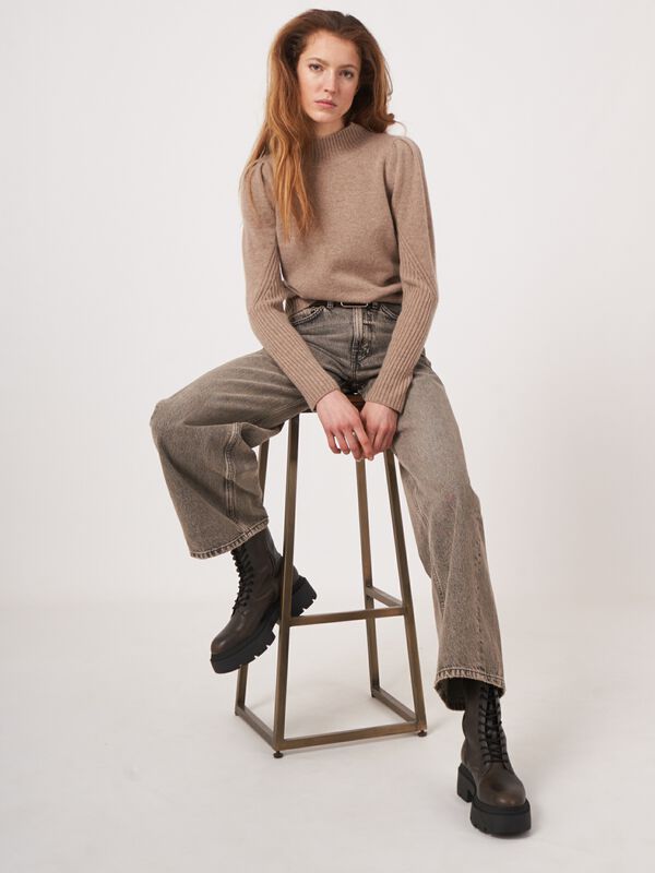 cashmere sweater met schouderdetail image number 1