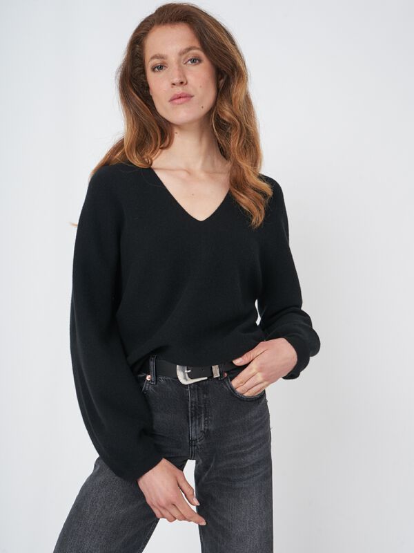 Nahtloser gestrickter Kaschmir-Pullover mit V-Ausschnitt image number 2