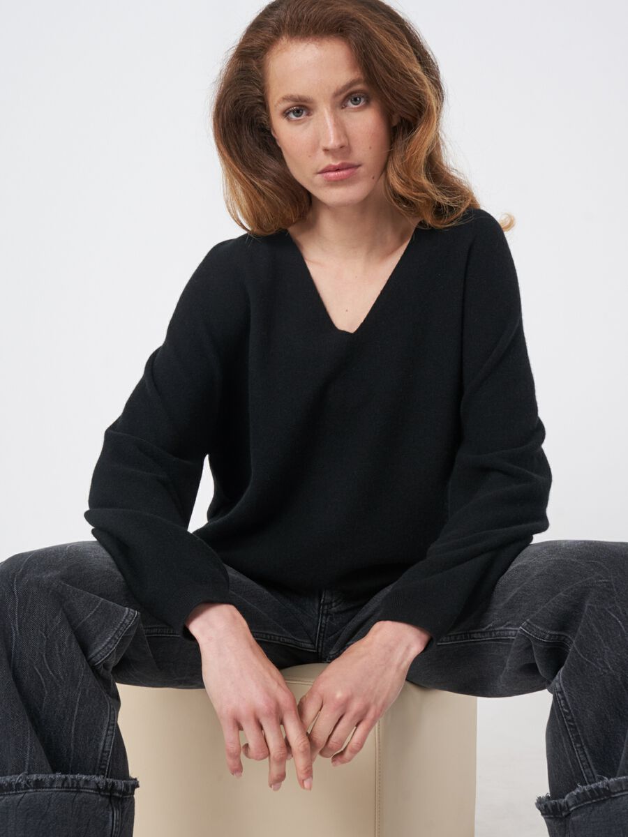 Pull col V en cachemire sans coutures image number 0