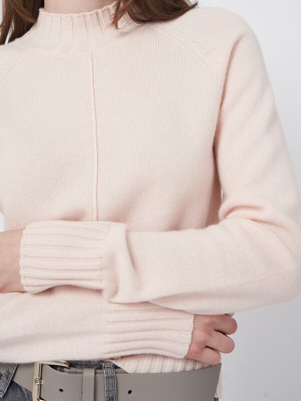 Bio-Kaschmir-Pullover mit geripptem Stehkragen image number 2