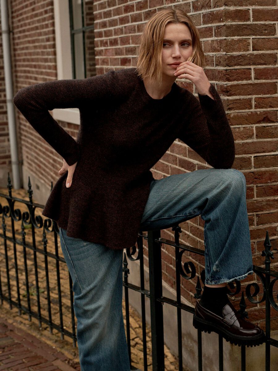 Peplum sweater in cashmere mouliné image number 9