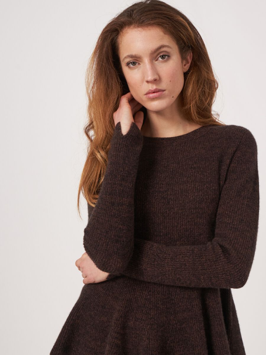 Peplum sweater in cashmere mouliné image number 5