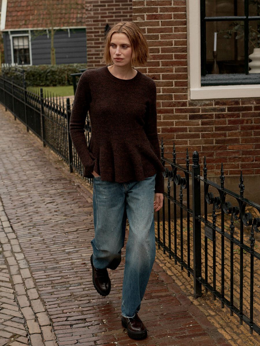 Peplum sweater in cashmere mouliné image number 7