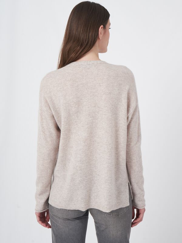 Lichte cashmere sweater met V-hals image number 3