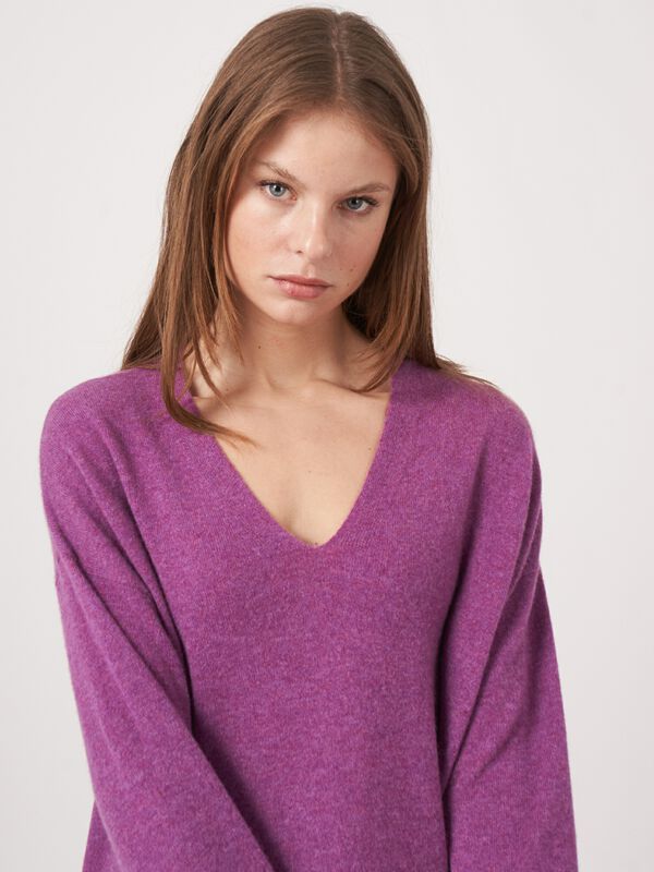 Leichter Kaschmir-V-Ausschnitt-Pullover image number 4