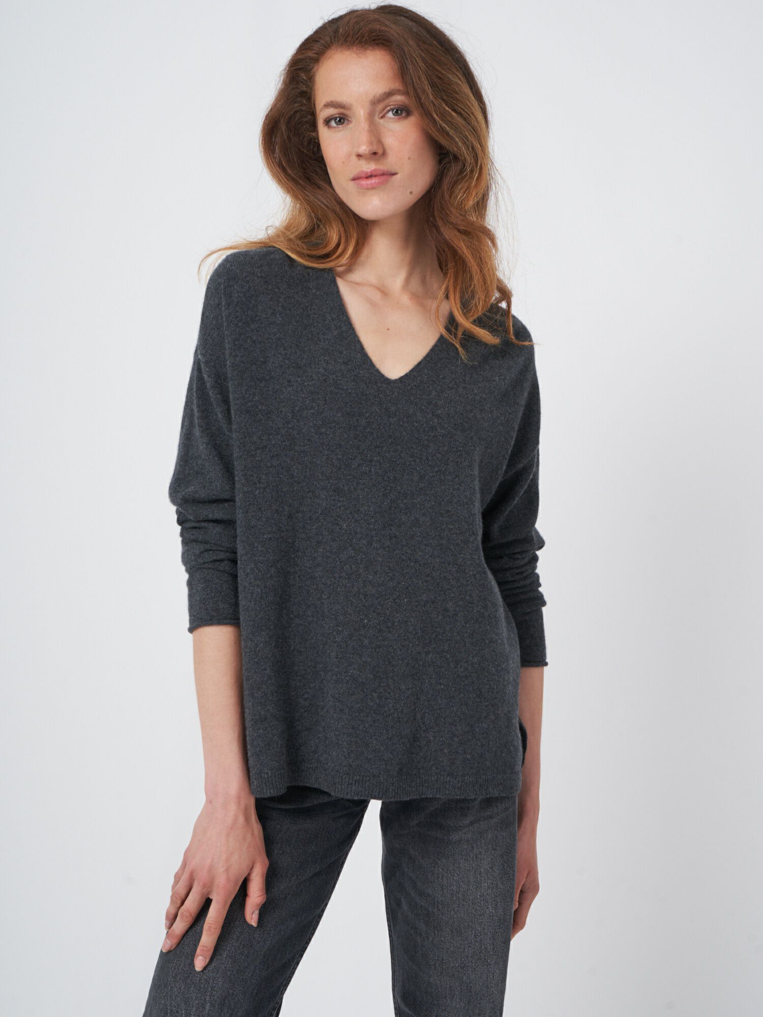 Lichte cashmere sweater met V-hals