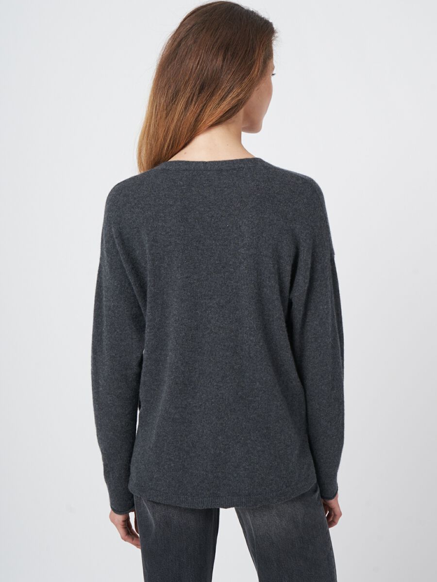 Leichter Kaschmir-V-Ausschnitt-Pullover image number 4