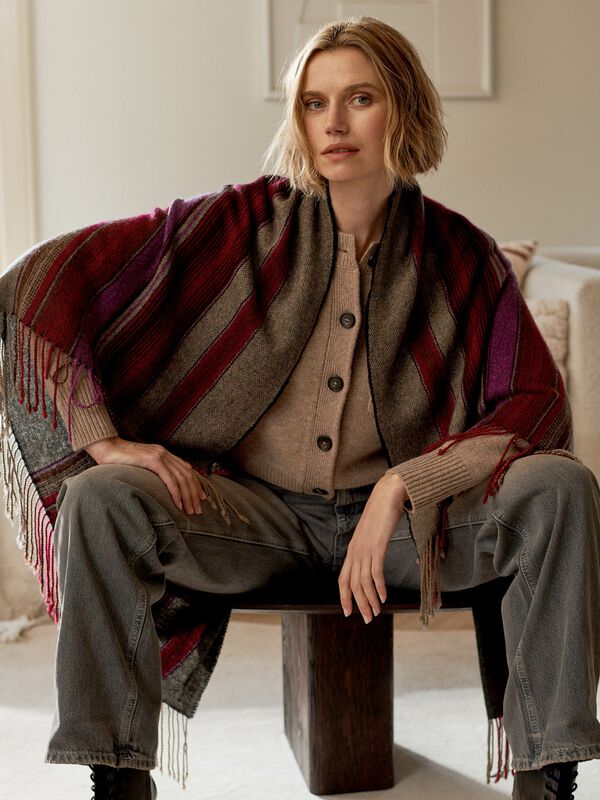 Korte grofgebreid cashmere cardigan image number 6