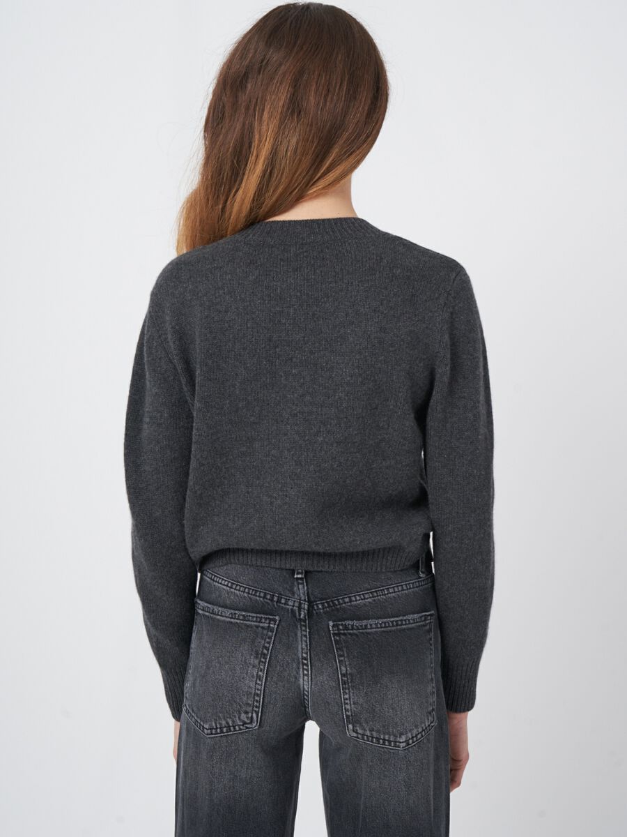 Korte grofgebreid cashmere cardigan image number 3