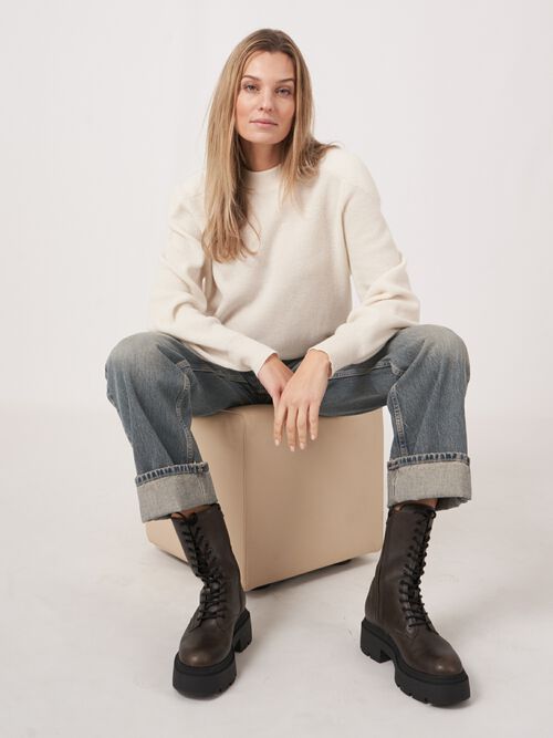 Kaschmirpullover aus feinem Rippstrick