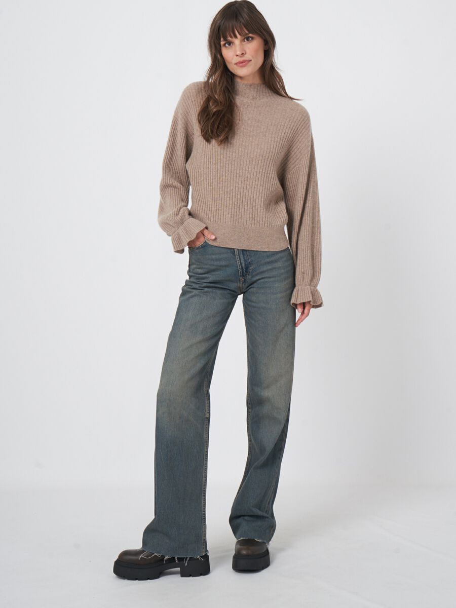 Ribgebreide cashmere trui ruche aan de mouw image number 3