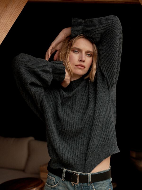 Pull côtelé en cachemire avec manches à volants image number 7