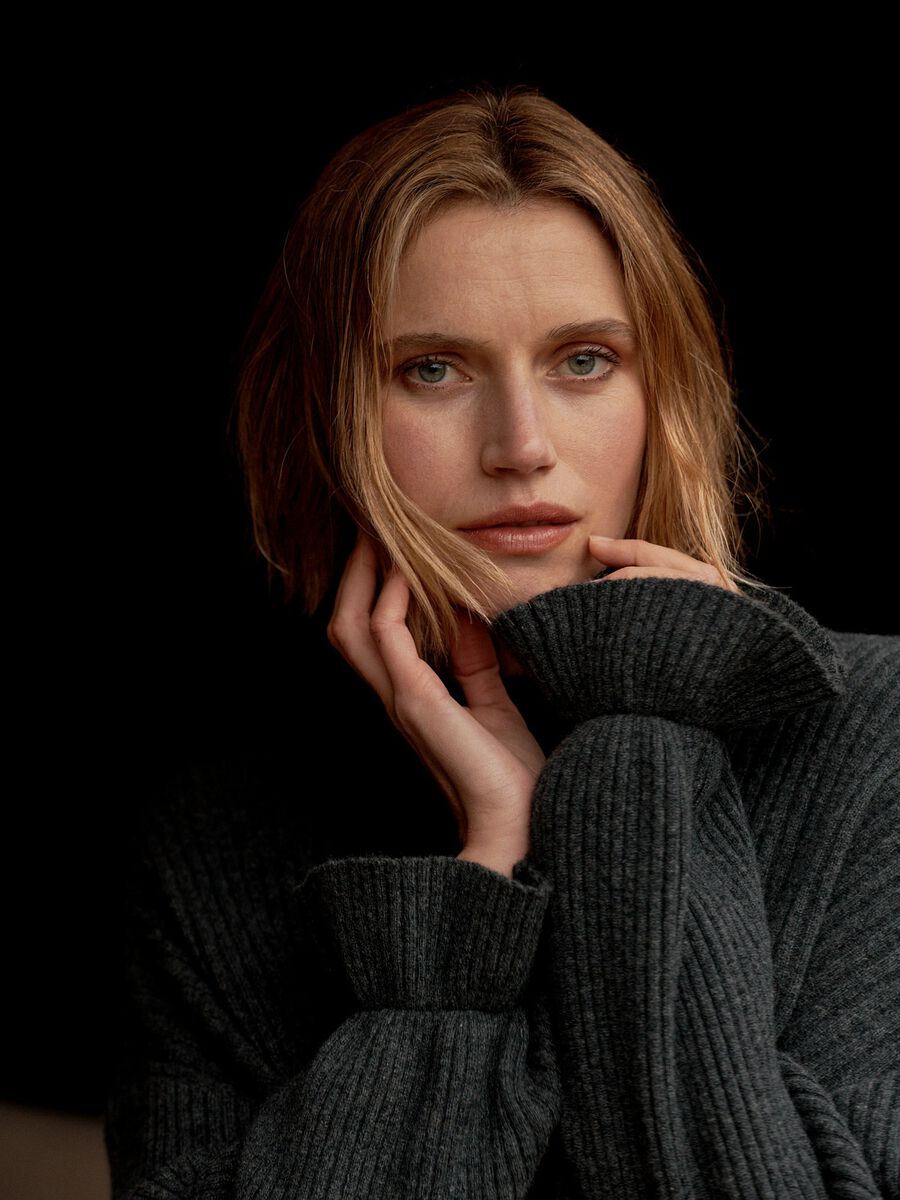 Ribgebreide cashmere trui ruche aan de mouw image number 8