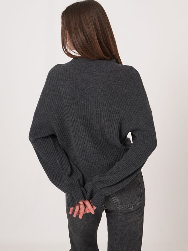 Pull côtelé en cachemire avec manches à volants image number 2