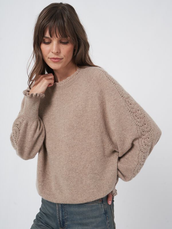 Cashmere trui met gehaakte details image number 1