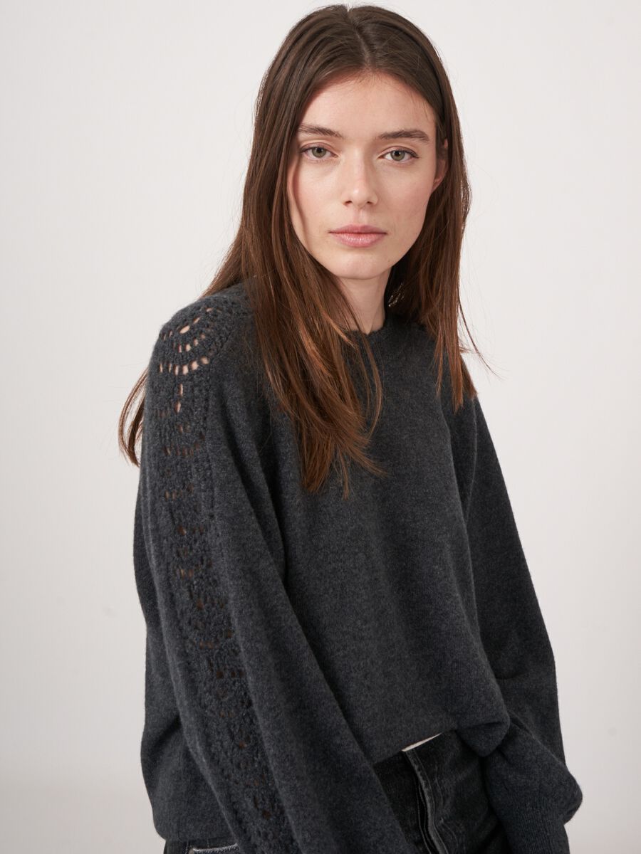 Pull en cachemire avec détails en crochet image number 3