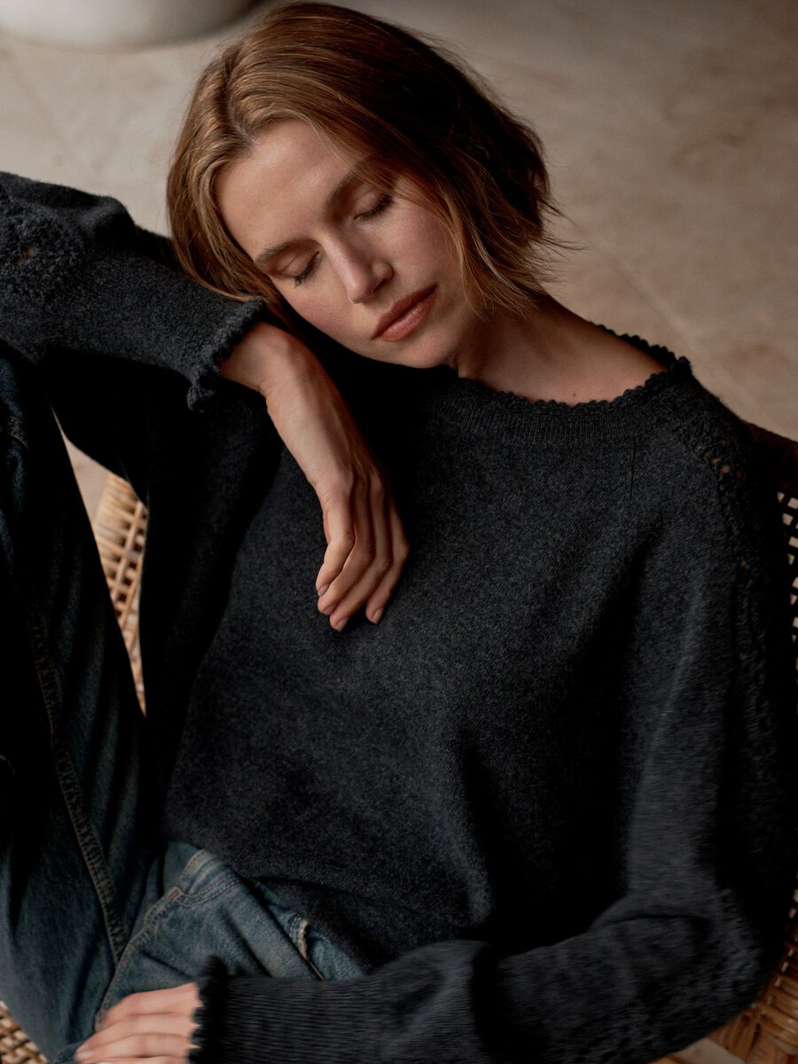 Pull en cachemire avec détails en crochet image number 6