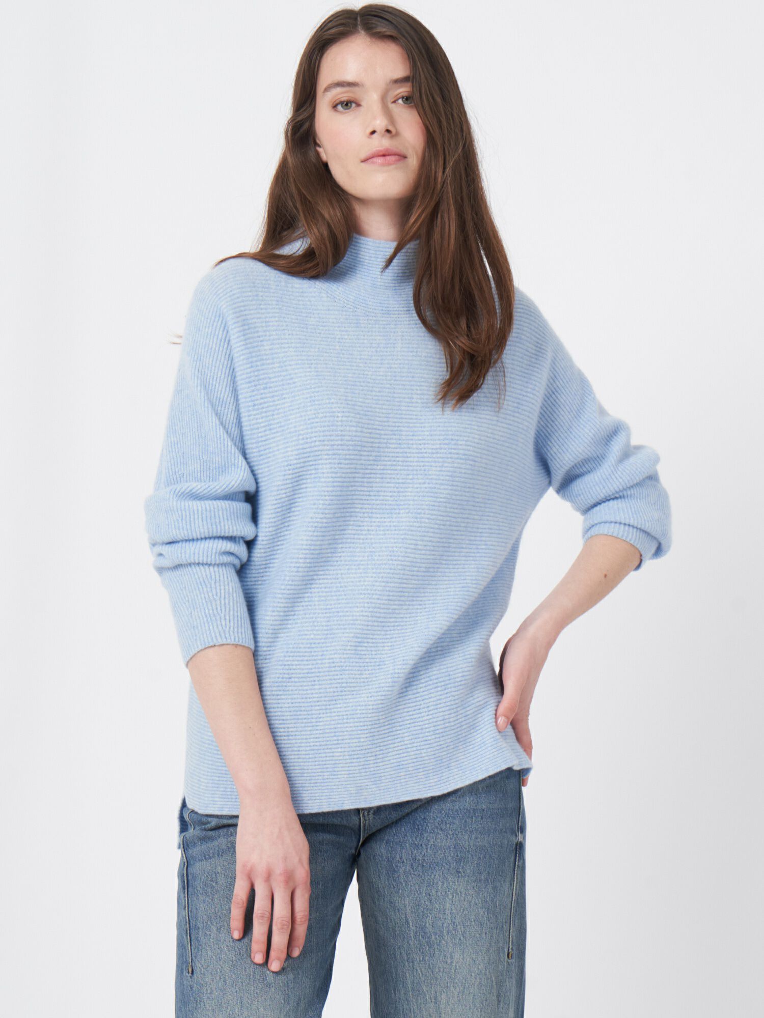 Horizontaal ribgebreide cashmere sweater met opstaande kraag