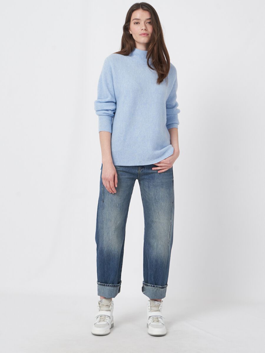 Horizontaal ribgebreide cashmere sweater met opstaande kraag image number 2