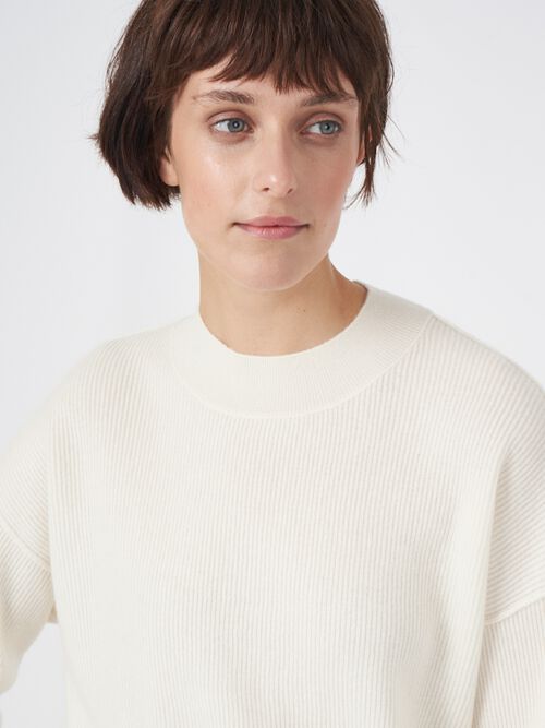 Verkürzter Rippenstrick-Kaschmirpullover