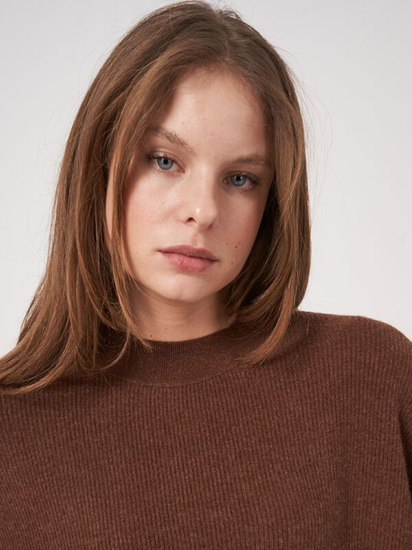 Cropped rib knit cashmere sweater image number 4