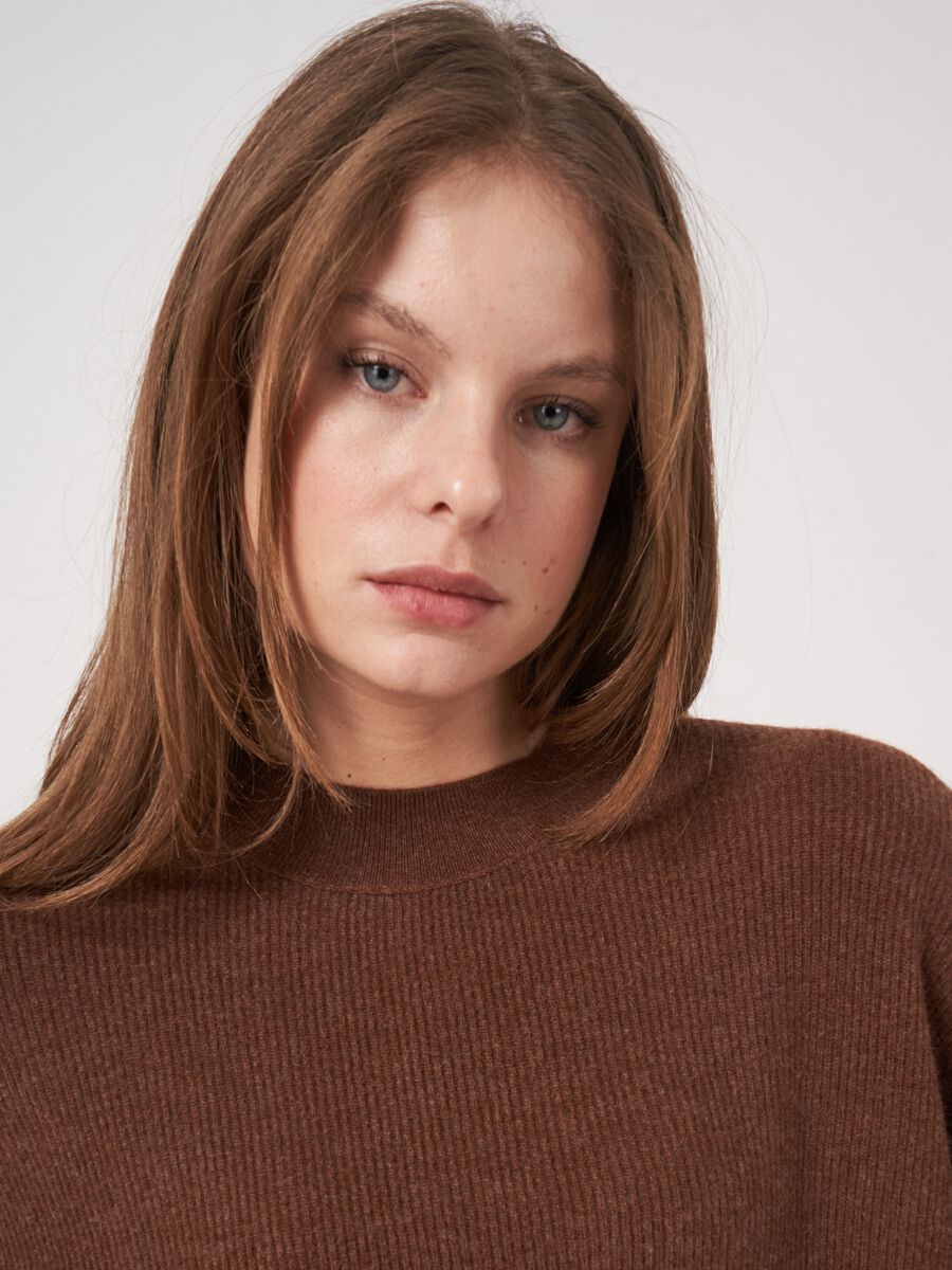 Cropped rib knit cashmere sweater image number 4