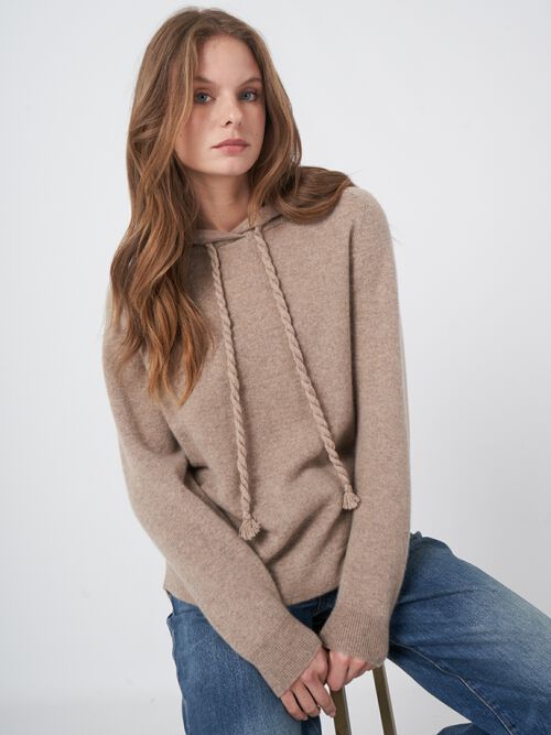Kaschmir-Kapuzenpullover mit Kordelzug Detail