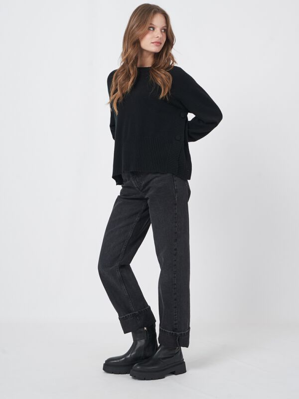 Cashmere sweater with buttoned side slits image number 3