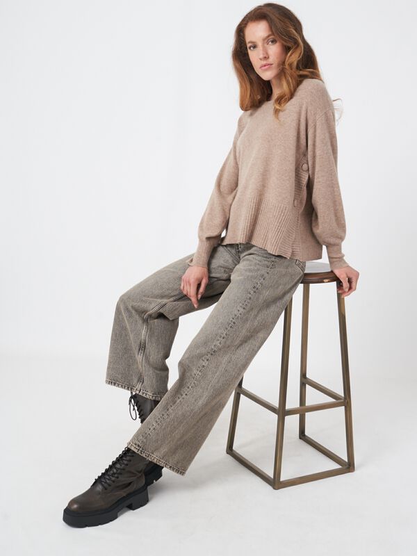 Cashmere trui met zijknopen image number 1