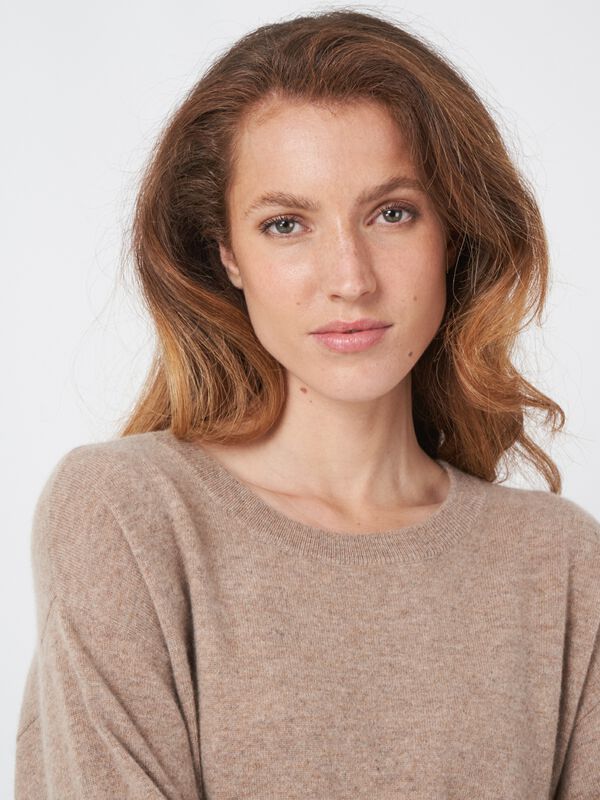 Cashmere trui met zijknopen image number 2