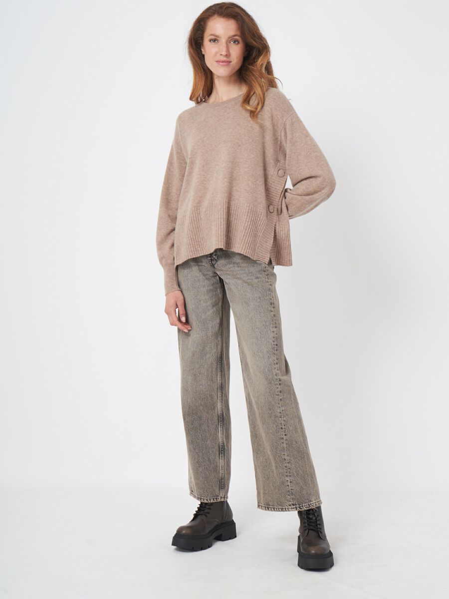 Kaschmir-Pullover mit geknöpften Seitenschlitzen image number 4